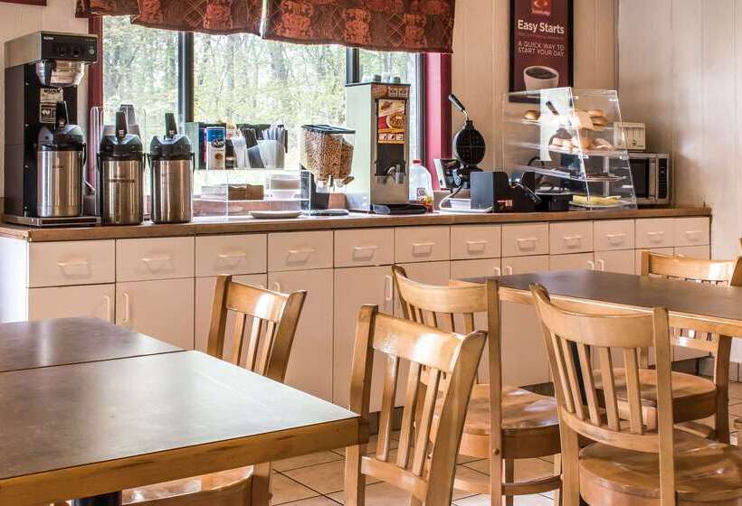 ホテル Econo Lodge Inn & Suites Lake Harmony   Pocono Mountains Area