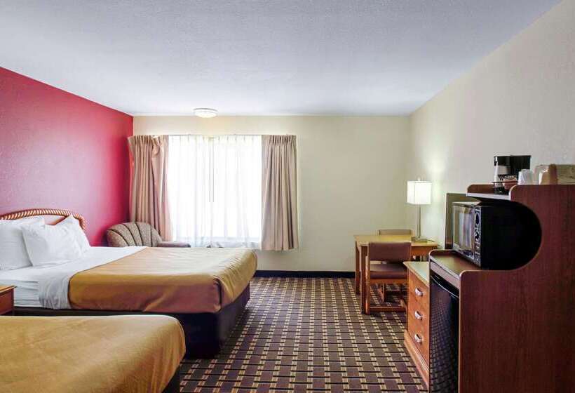 هتل Econo Lodge Inn & Suites