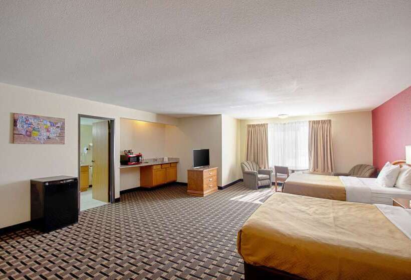 هتل Econo Lodge Inn & Suites