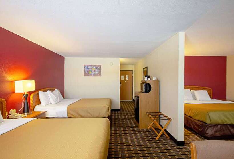 هتل Econo Lodge Inn & Suites