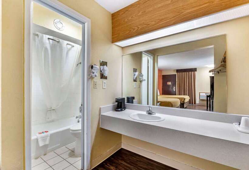 Отель Econo Lodge Urbandale  Northwest Des Moines