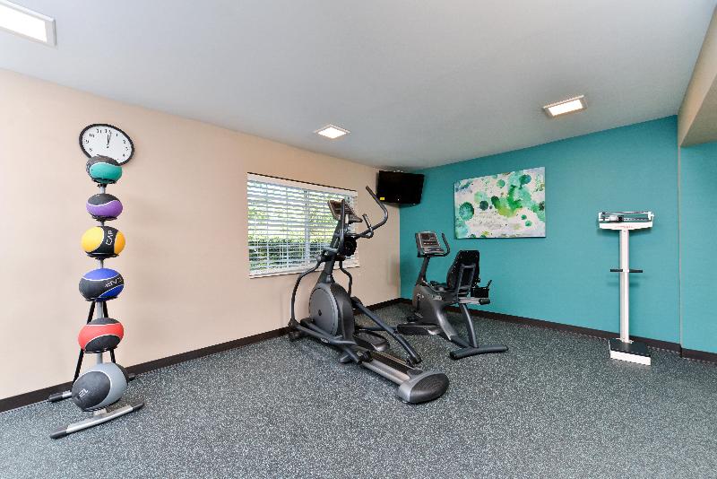 בית מלון כפרי Red Roof Inn Plus & Suites Tampa