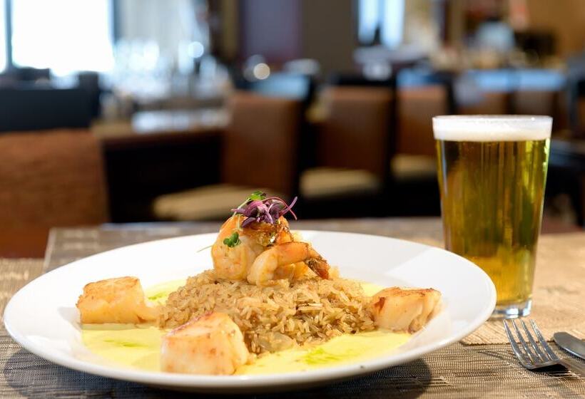 Отель Sheraton Suites Orlando Airport