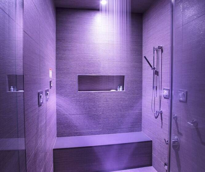 هتل Wyndham Garden At Niagara Falls