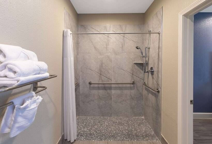 בית מלון כפרי Days Inn & Suites By Wyndham La Porte