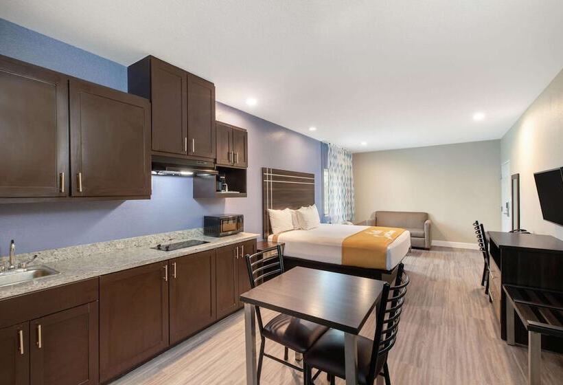 בית מלון כפרי Days Inn & Suites By Wyndham La Porte