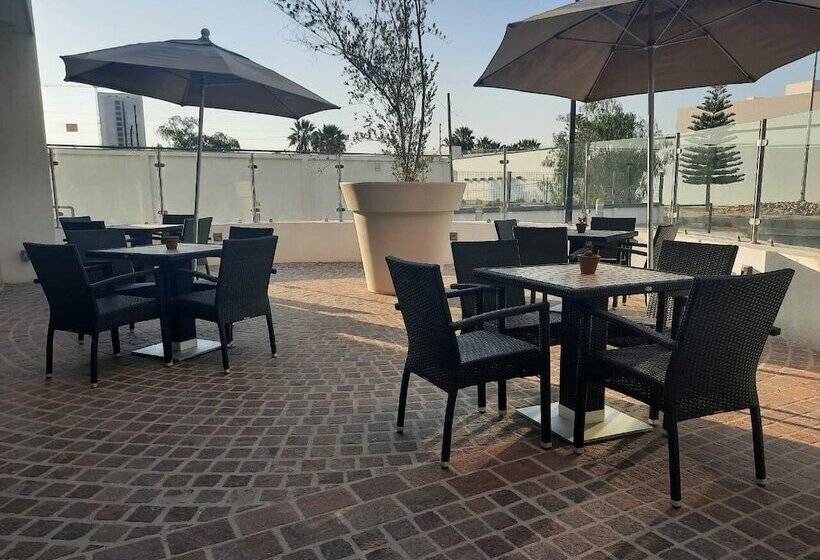 هتل Fiesta Inn Celaya Galerias