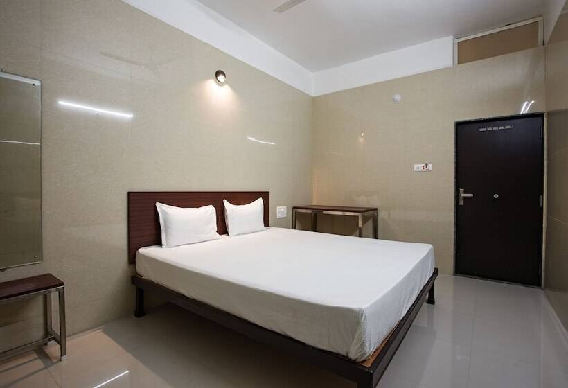 호텔 Spot On 23725 Jay Shanti Palace