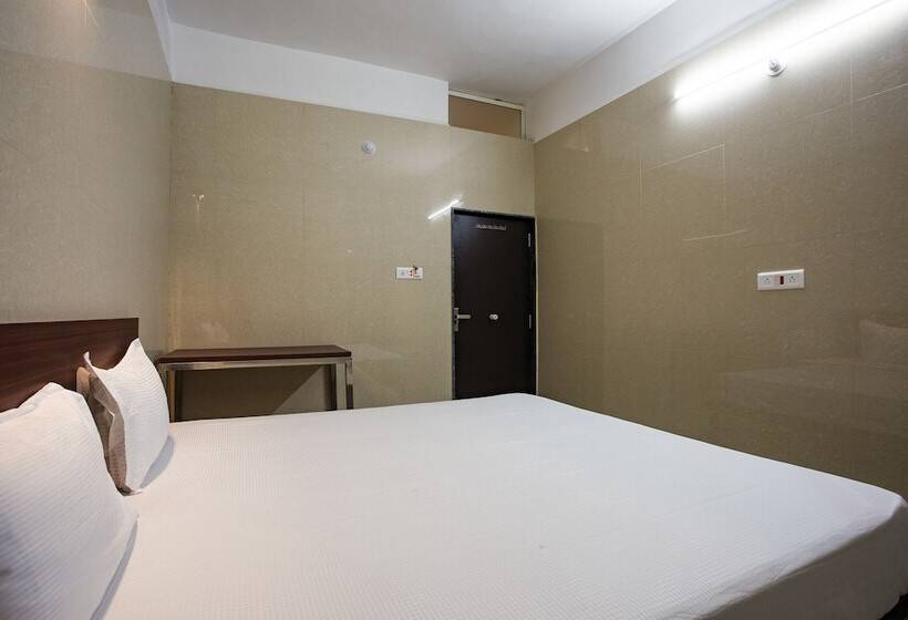 호텔 Spot On 23725 Jay Shanti Palace