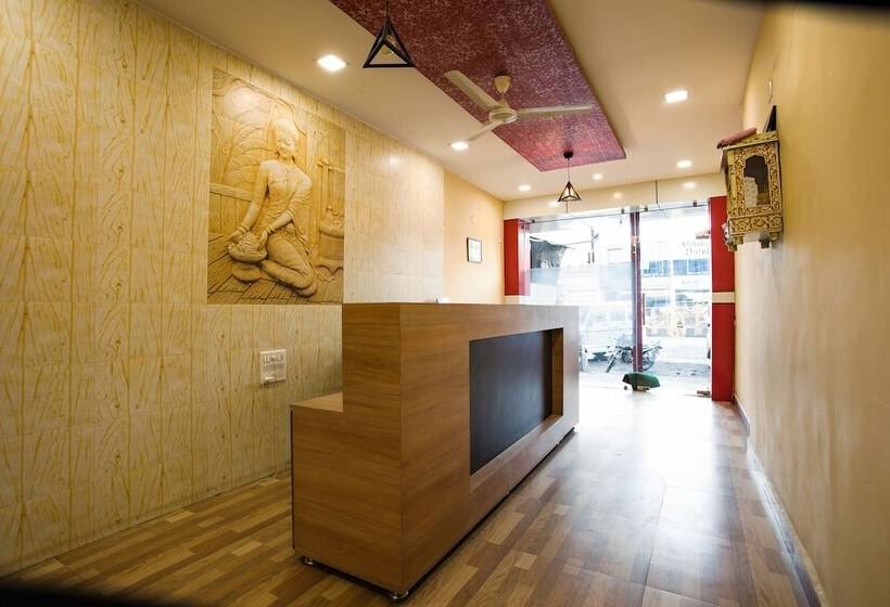 호텔 Spot On 23725 Jay Shanti Palace