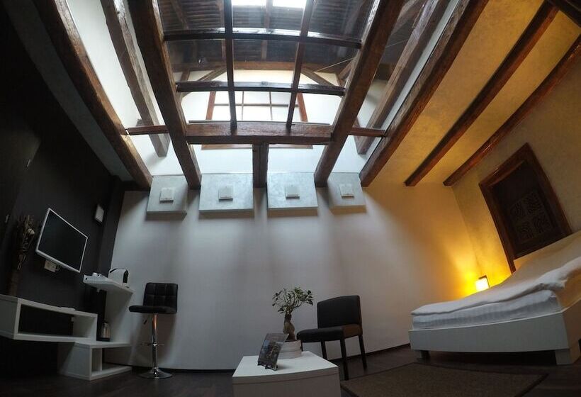 Vendi Grand Square Residence