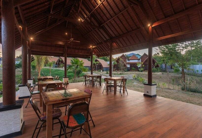 تختخواب و صبحانه The Lavana Tanjung Lima Laboan Bajo Villas