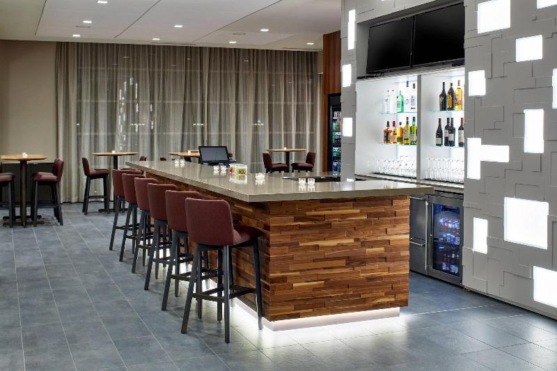 هتل Courtyard By Marriott Albany Airport