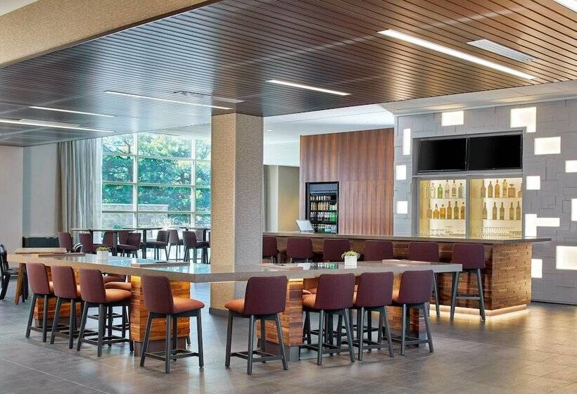 هتل Courtyard By Marriott Albany Airport