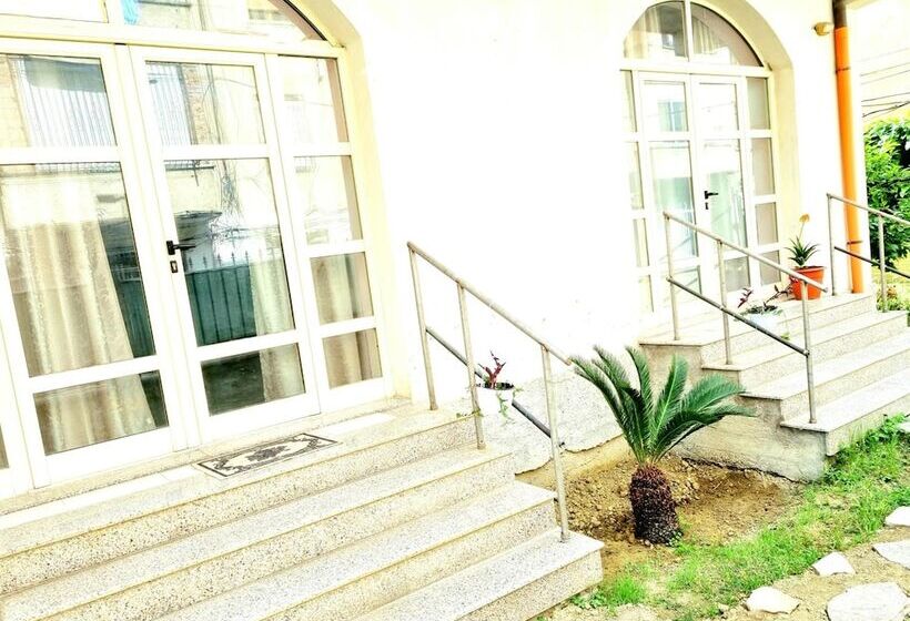 Luckyshine Hostel