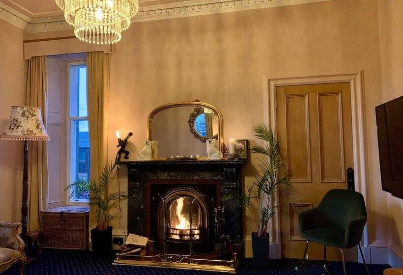 تختخواب و صبحانه The Pines Guesthouse