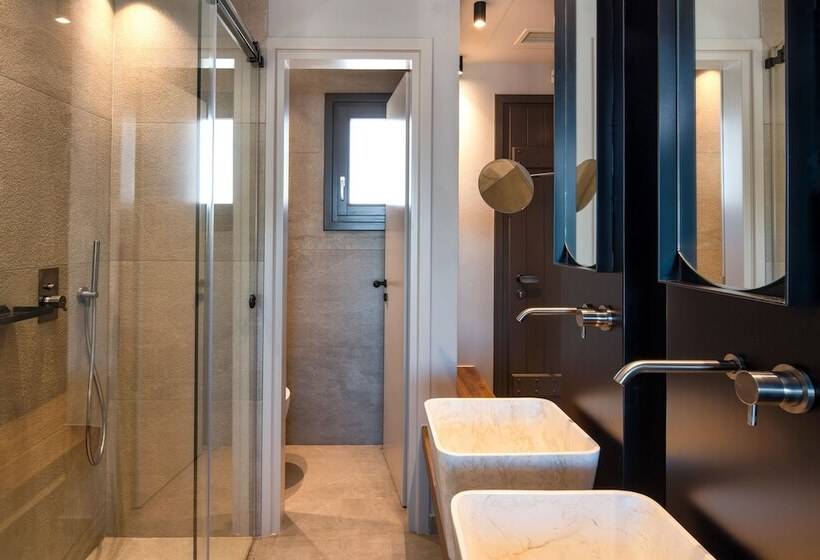 هتل Uma Ray Suites