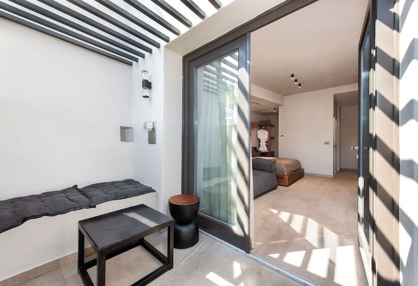 هتل Uma Ray Suites