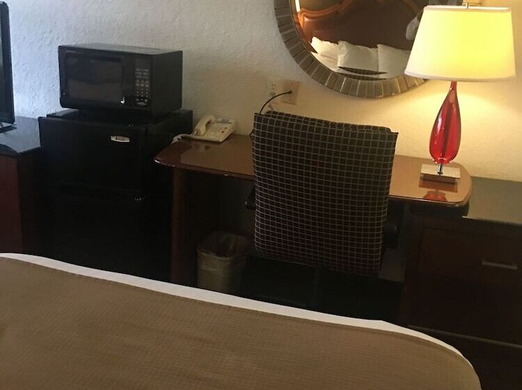 A Victory Hotel   Southfield