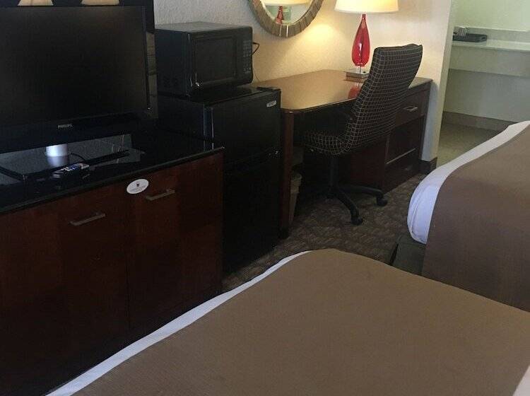 A Victory Hotel   Southfield