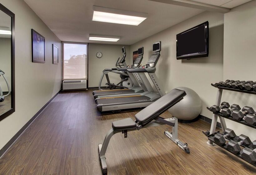 ホテル Drury Inn & Suites Poplar Bluff