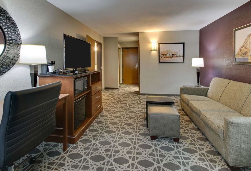 ホテル Drury Inn & Suites Poplar Bluff