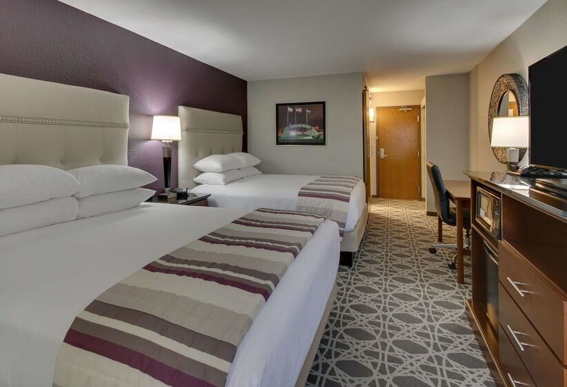 ホテル Drury Inn & Suites Poplar Bluff