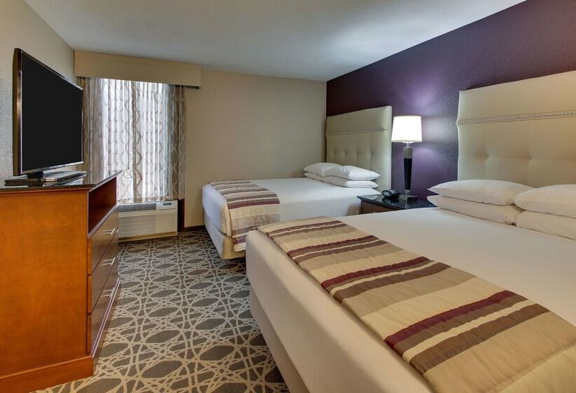 ホテル Drury Inn & Suites Poplar Bluff