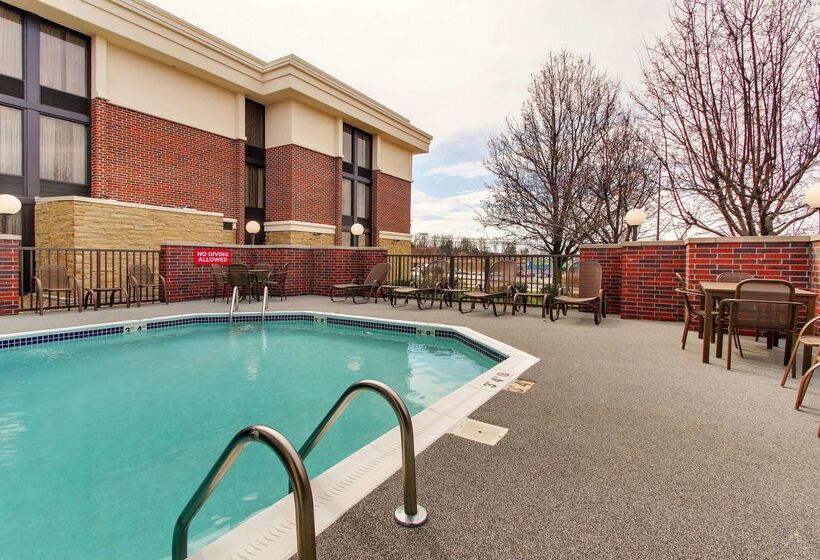 ホテル Drury Inn & Suites Poplar Bluff