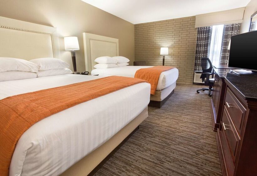 هتل Drury Inn & Suites Greensboro
