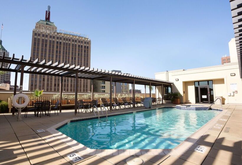 هتل Drury Inn & Suites San Antonio Riverwalk