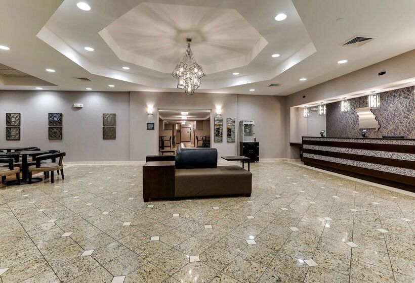هتل Drury Inn & Suites St. Joseph