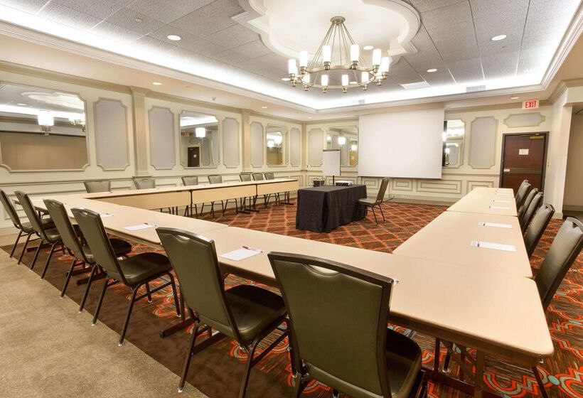 هتل Drury Inn & Suites St. Louis Creve Coeur