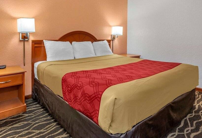 فندق Econo Lodge Inn & Suites
