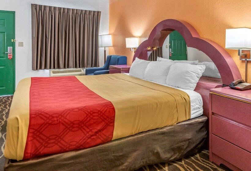 فندق Econo Lodge Inn & Suites