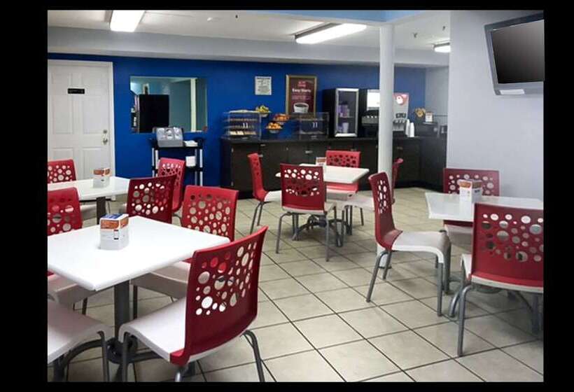 هتل Econo Lodge Inn & Suites I 64 & Us 13