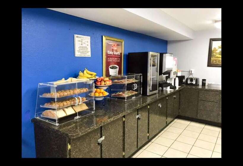 هتل Econo Lodge Inn & Suites I 64 & Us 13