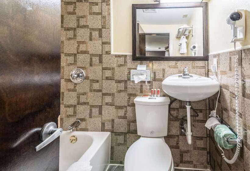 فندق Econo Lodge Rutland City Near Hwy 7