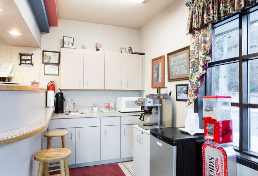 Отель Mountain House Inn