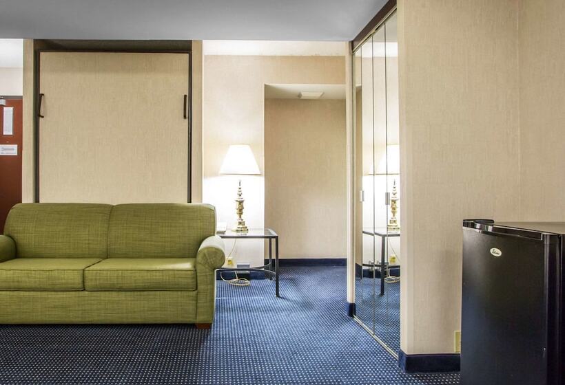 هتل Quality Inn Schaumburg  Chicago Near The Mall
