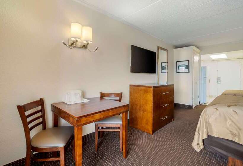 هتل Quality Inn & Suites Ocean City Fenwick