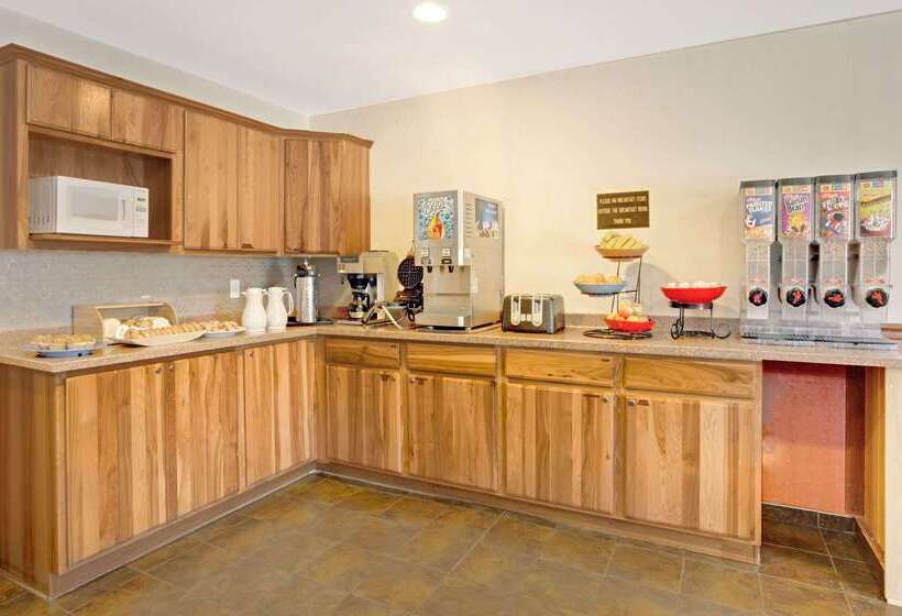 فندق Ramada By Wyndham Draper