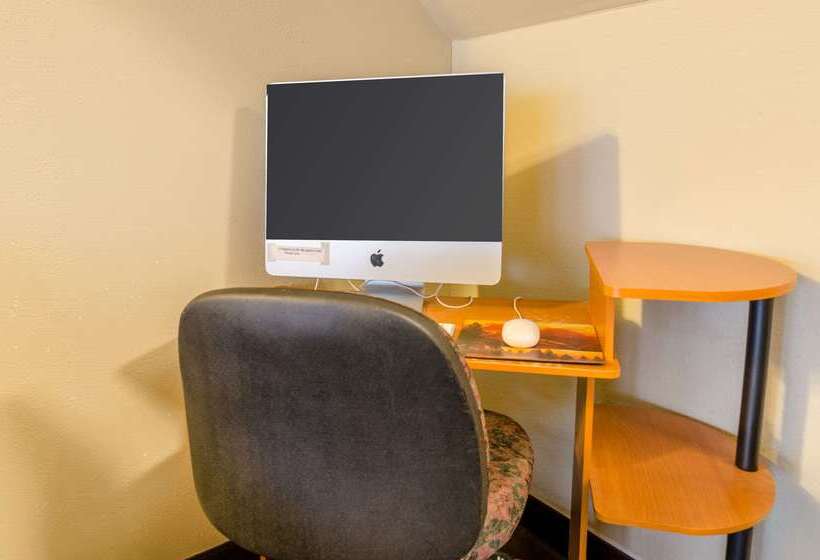 فندق Rodeway Inn Mitchell