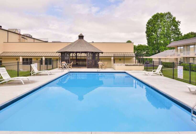 모텔 Quality Inn Dutch Inn