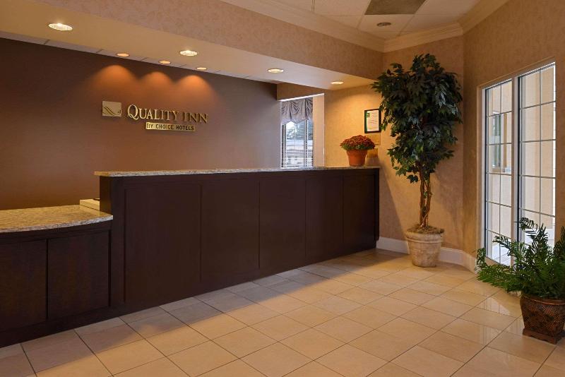 모텔 Quality Inn Dutch Inn