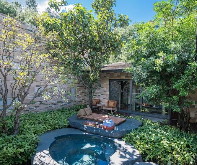 هتل The Lost Stone