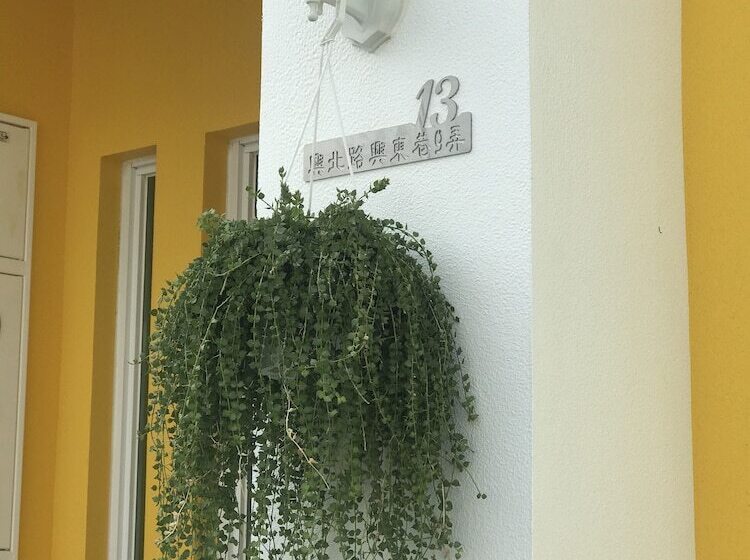 پانسیون Burano Yellow Villa