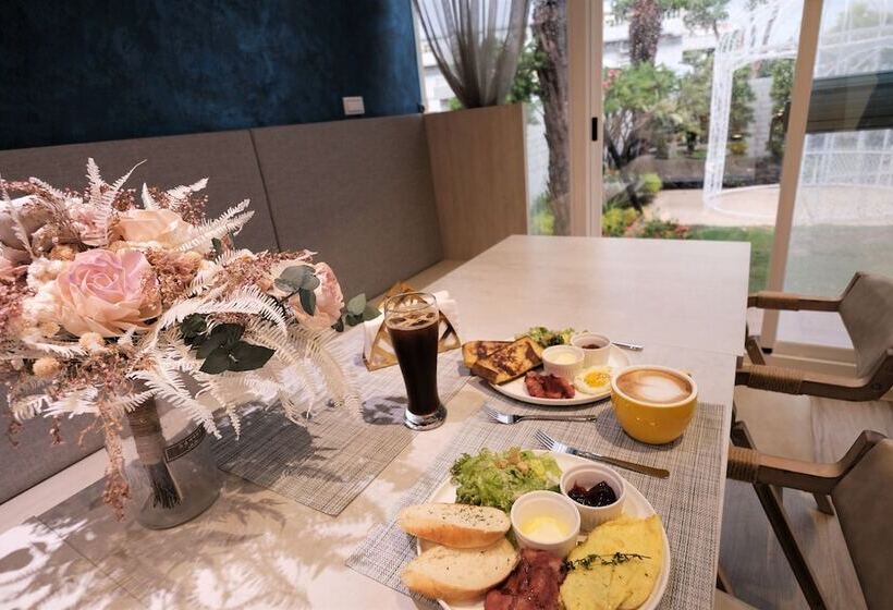 پانسیون Burano Yellow Villa