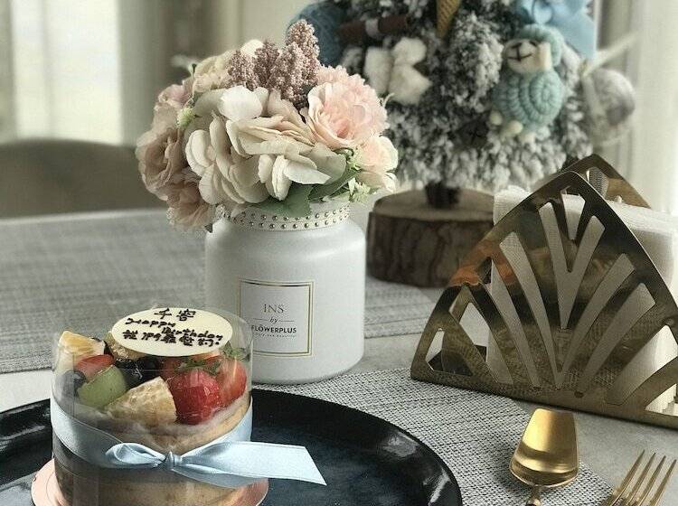 پانسیون Burano Yellow Villa