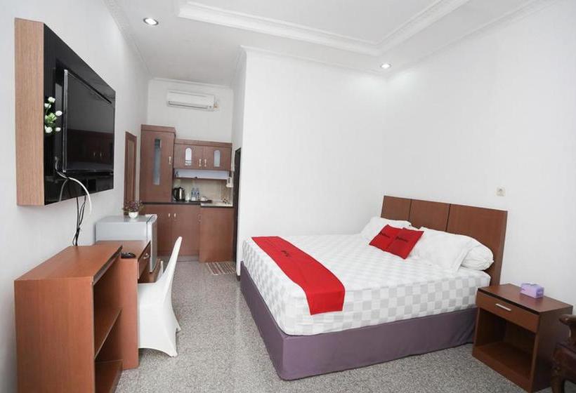 پانسیون Reddoorz Syariah Near Bundaran Joeang